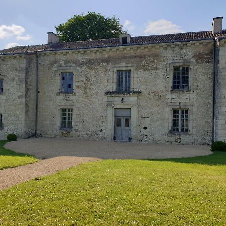 Вилла L'Olivier Monts-sur-Guesnes Экстерьер фото
