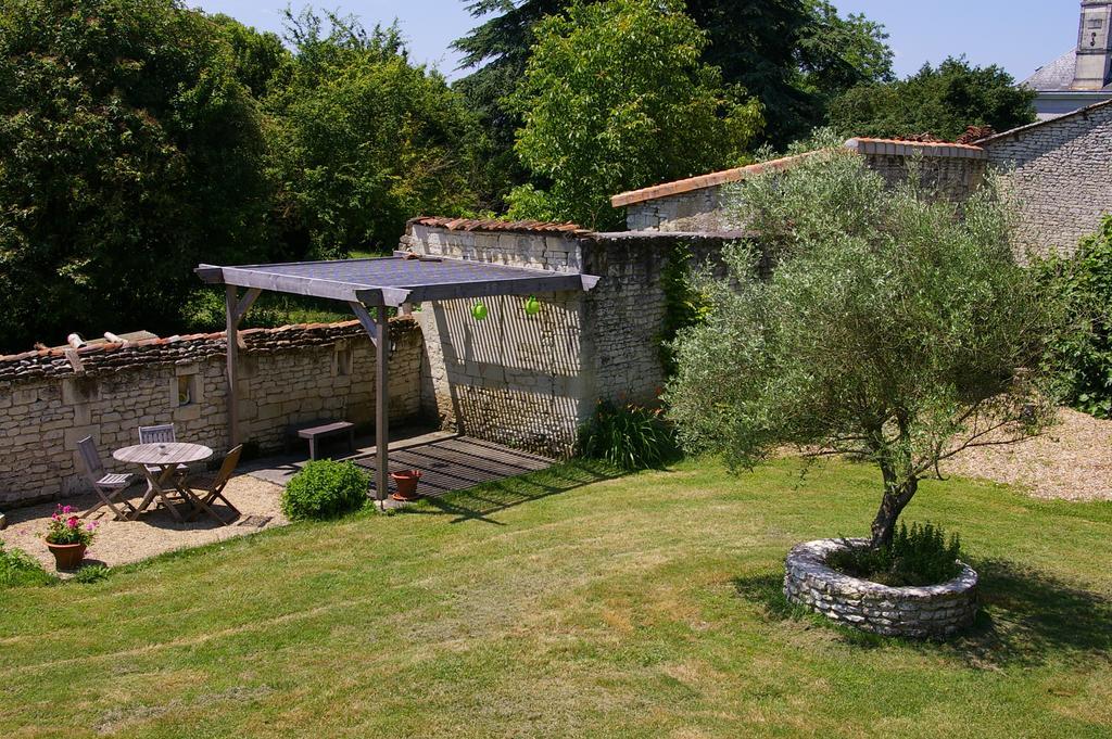 Вилла L'Olivier Monts-sur-Guesnes Экстерьер фото