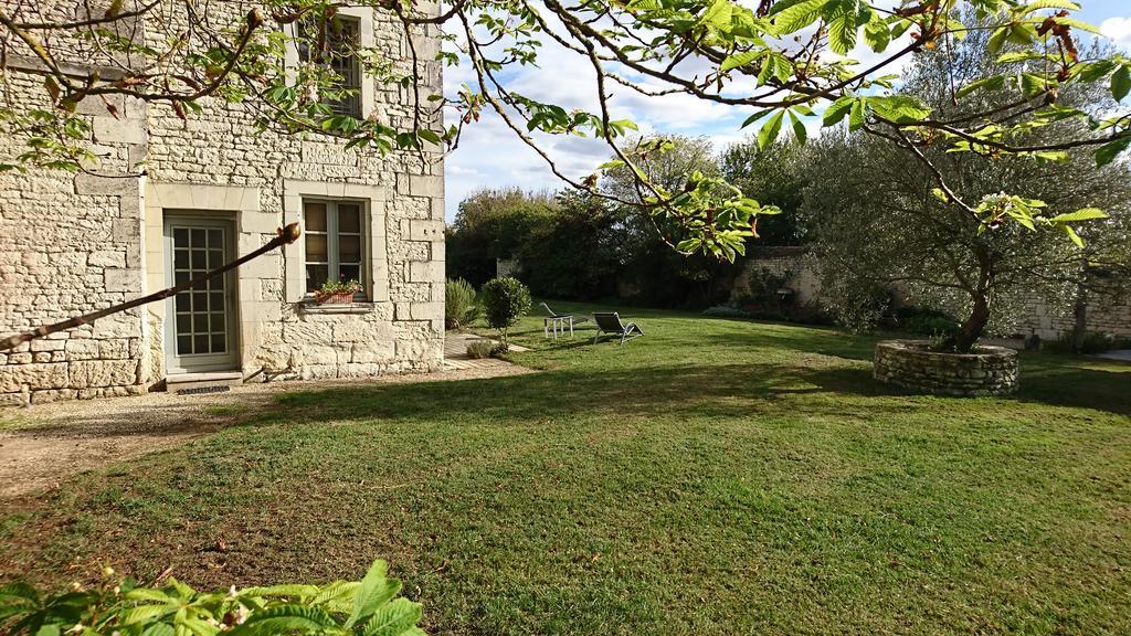 Вилла L'Olivier Monts-sur-Guesnes Экстерьер фото