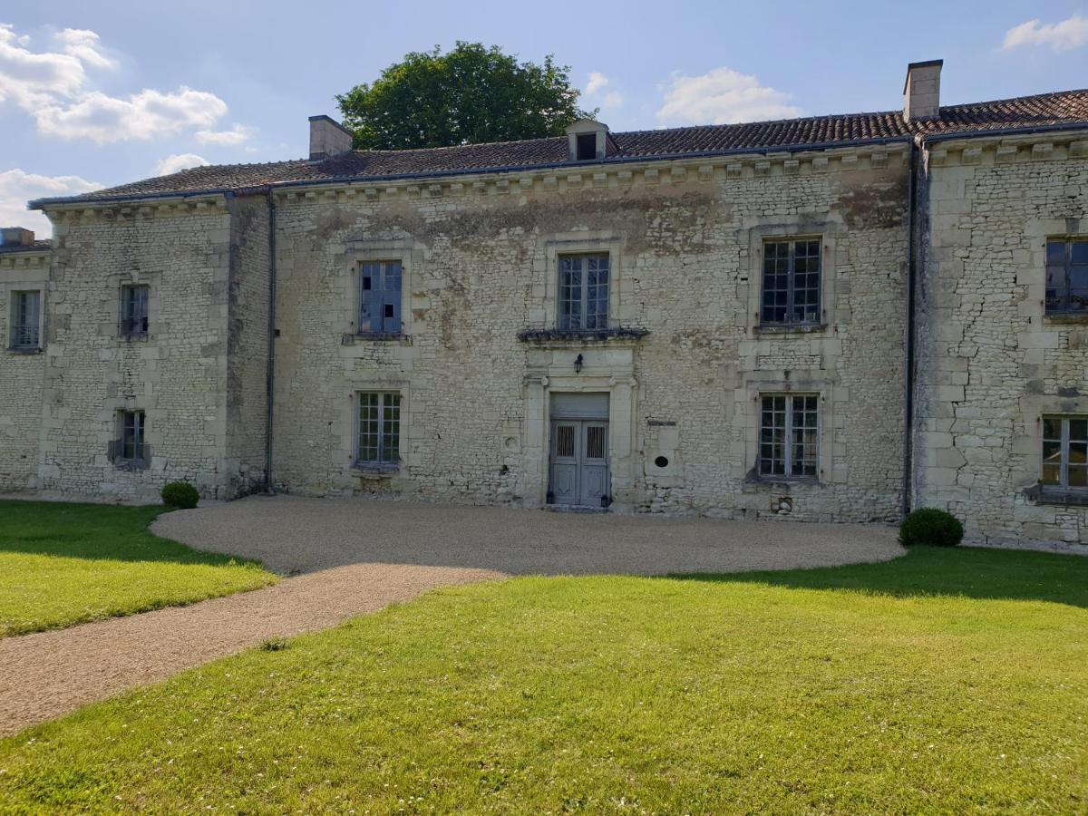 Вилла L'Olivier Monts-sur-Guesnes Экстерьер фото